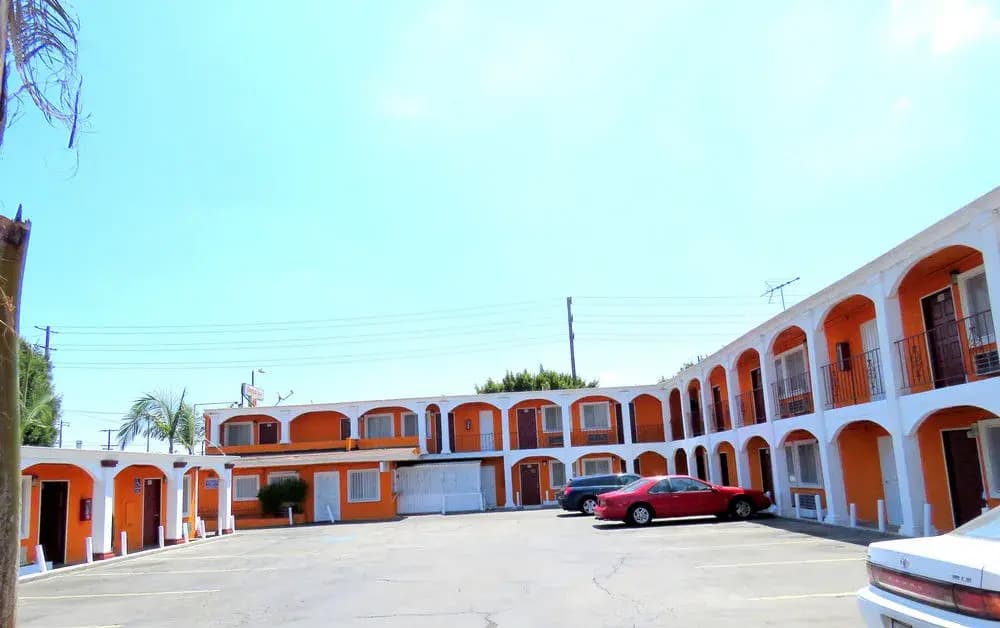 Central Inn Motel on 41 Street 4