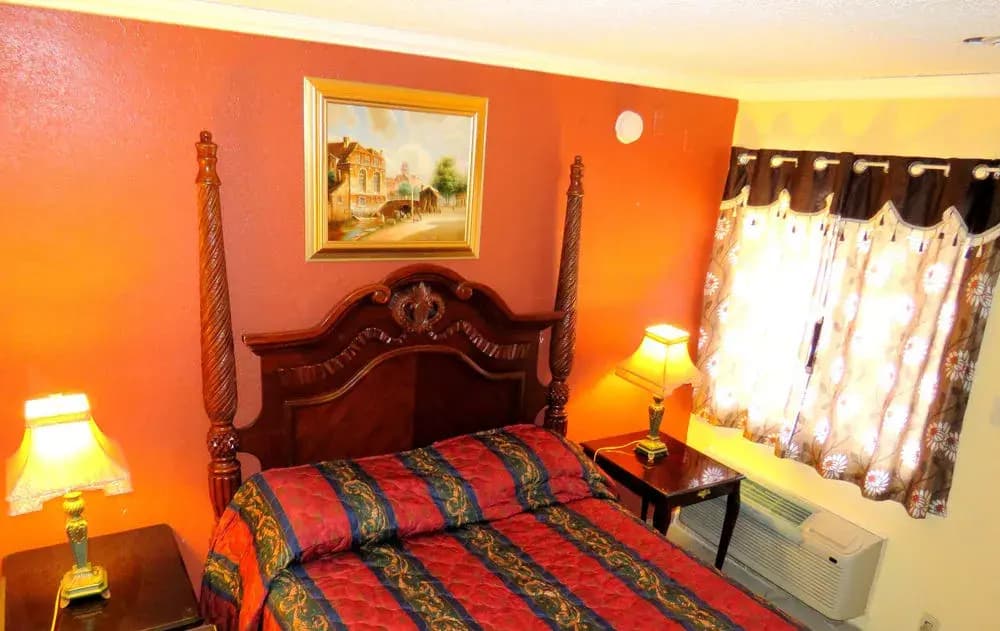 Central Inn Motel on 41 Street 9