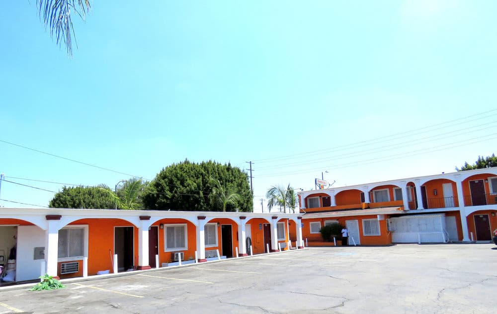 Central Inn Motel on 41 Street 3
