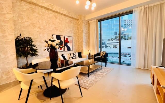 Luxury beach front apartment with balcony Dubai Marina