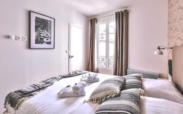 B  823 -  Buttes Chaumont - Spacieux appartement