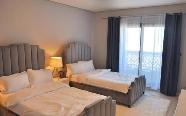 Spacious 4 bd and 2 bd apartments with amazing Sea view