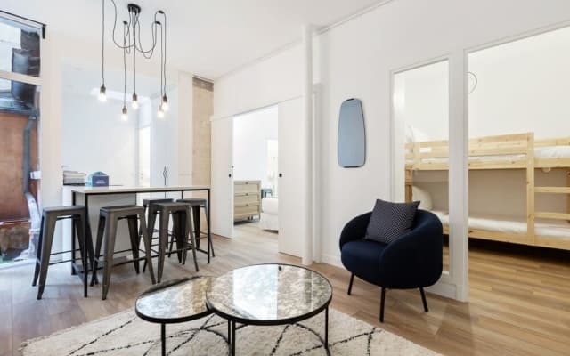 Chic & Contemporary Apartment With Two Bedroom